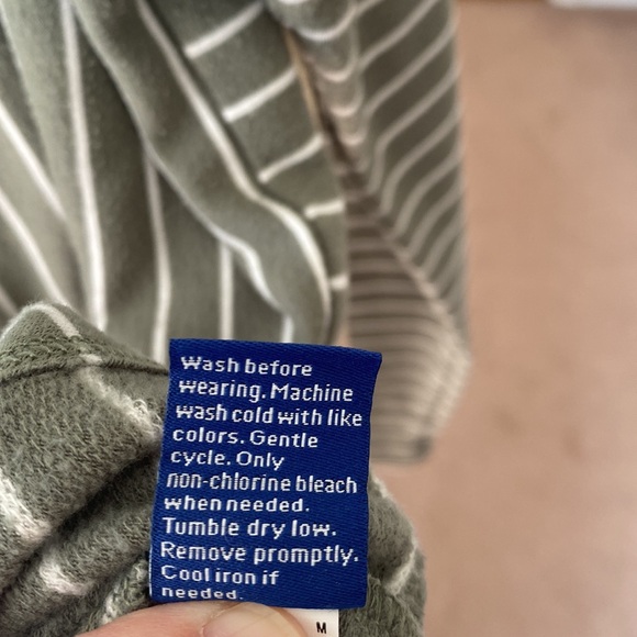 APT. 9 unique green and white striped Sweater - Picture 6 of 6